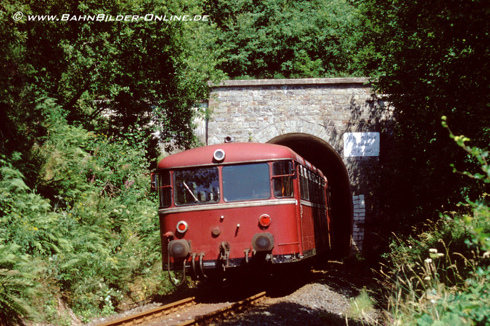 796 im Leinstruth-Tunnel (Lasphe - Erndtebr&uuml;ck, Juni 1995)